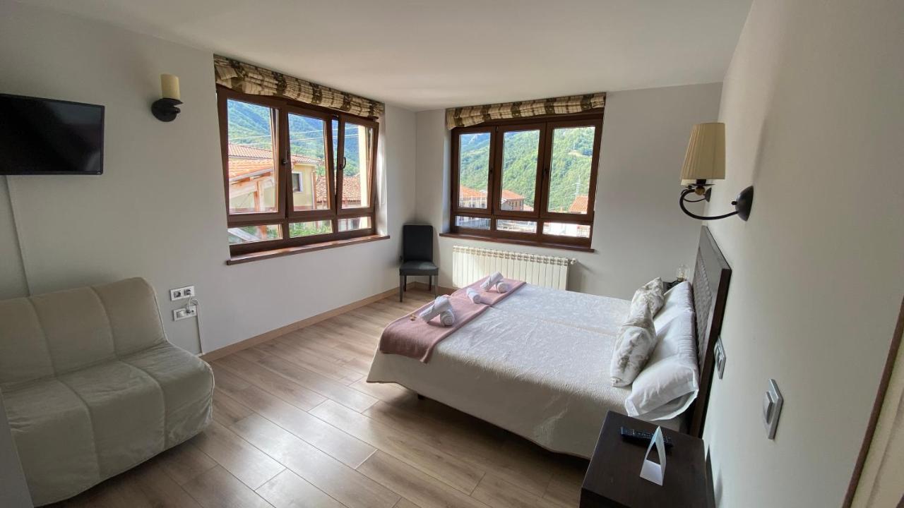 Hotel La Cuna Del Sella Oseja de Sajambre Buitenkant foto
