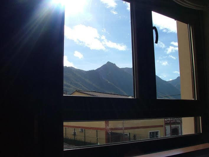 Hotel La Cuna Del Sella Oseja de Sajambre Buitenkant foto