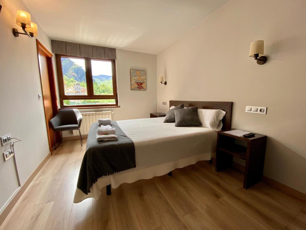 Hotel La Cuna Del Sella Oseja de Sajambre Buitenkant foto